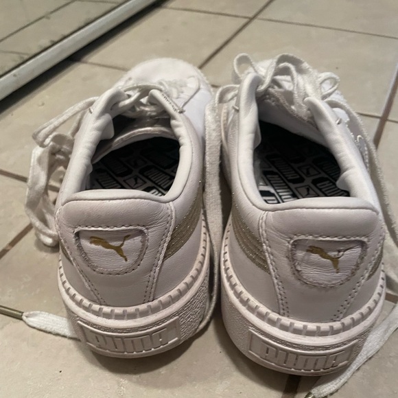 Puma platform sneaker, with gold stripe. - Picture 3 of 6